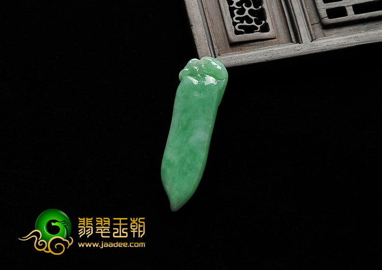 糯冰种豆色缅甸翡翠A货福瓜挂件