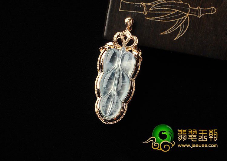 冰玻种略飘花缅甸翡翠A货镶玫瑰金金枝玉叶胸坠（真钻）