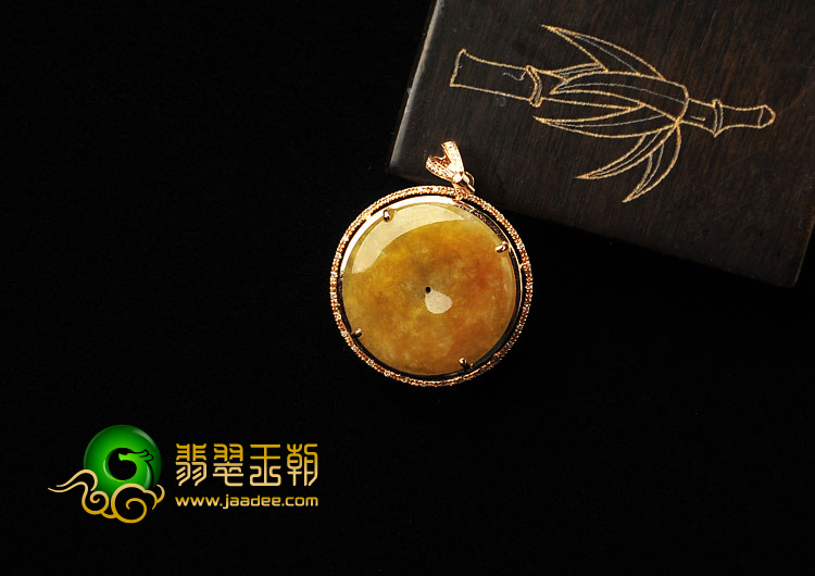 糯冰种黄翡缅甸翡翠A货镶玫瑰金平安扣胸坠（真钻）