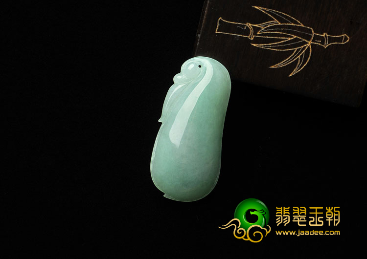 糯冰种晴水缅甸翡翠A货福瓜挂件