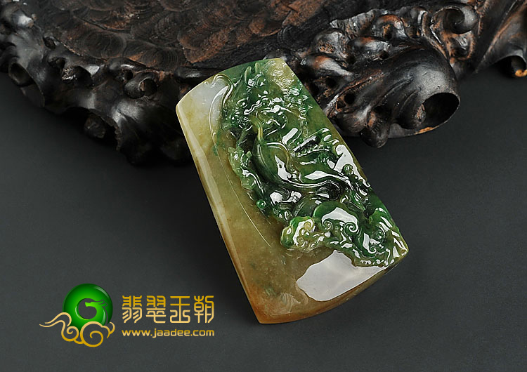 糯冰种三彩缅甸翡翠A货龙牌挂件