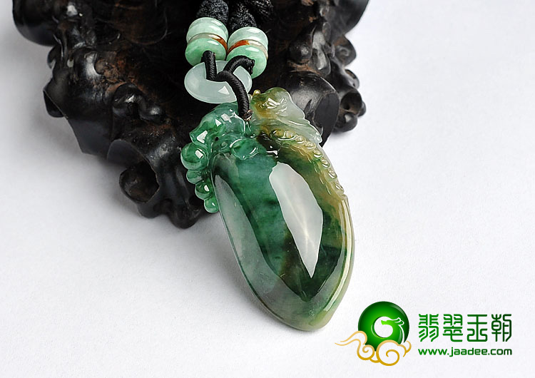 糯冰种三彩缅甸翡翠A货福瓜挂件