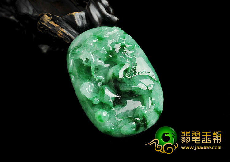 糯冰种翠色缅甸翡翠A货龙牌挂件