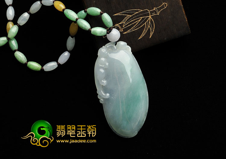 糯冰种淡春带彩缅甸翡翠A货福瓜挂件