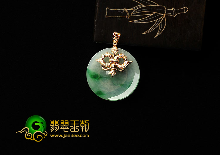 冰种飘翠缅甸翡翠A货镶玫瑰金平安扣胸坠（真钻）