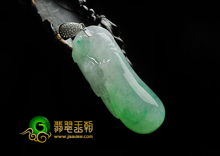 糯冰种飘翠缅甸翡翠A货福瓜挂件（金扣）