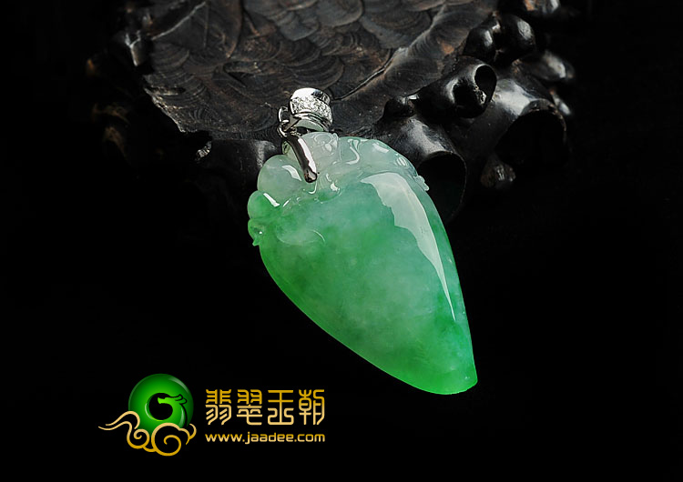 冰种飘翠缅甸翡翠A货寿桃挂件（金扣）
