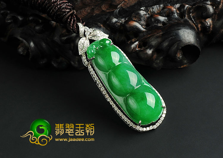 糯冰种阳绿缅甸翡翠A货镶白金四季豆胸坠（真钻）