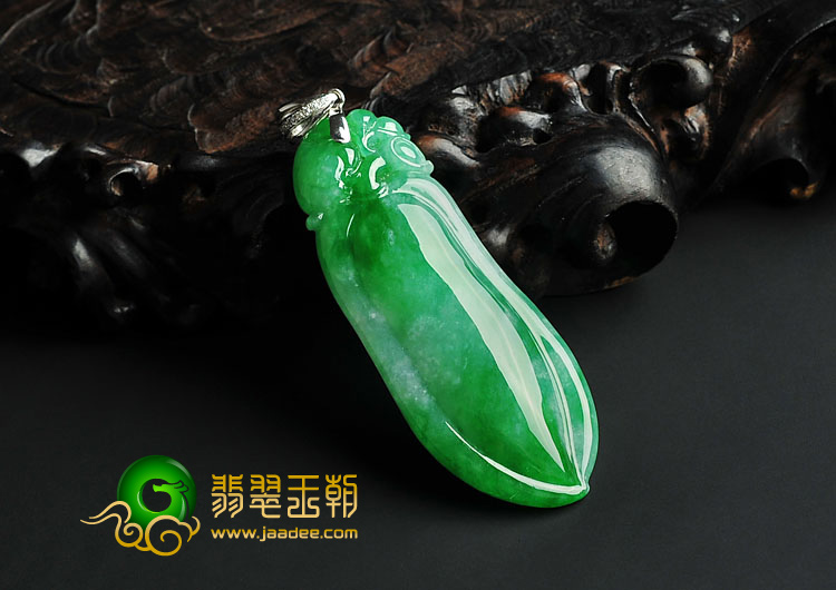 糯冰种翠色缅甸翡翠A货福瓜挂件（金扣）