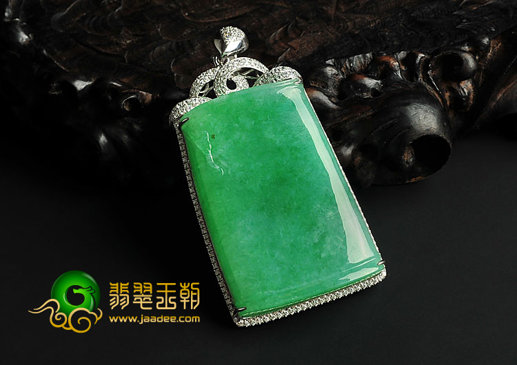 糯冰种翠色缅甸翡翠A货镶白金节节高胸坠（真钻）