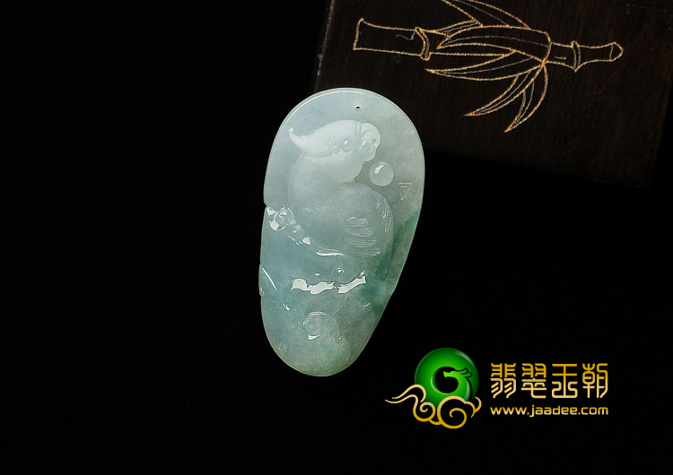 糯冰种略飘花缅甸翡翠A货鹦鹉挂件