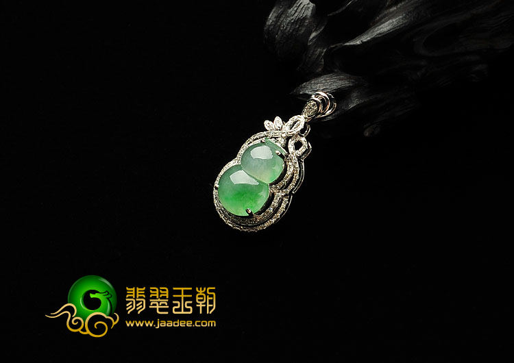 冰种飘翠缅甸翡翠A货镶白金葫芦胸坠（真钻）
