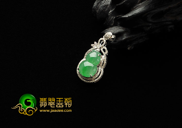 (超值推荐)冰种飘翠缅甸翡翠A货镶白金葫芦胸坠（真钻）