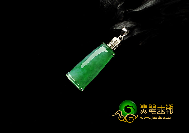冰种飘翠缅甸翡翠A货镶白金节节高胸坠（真钻）