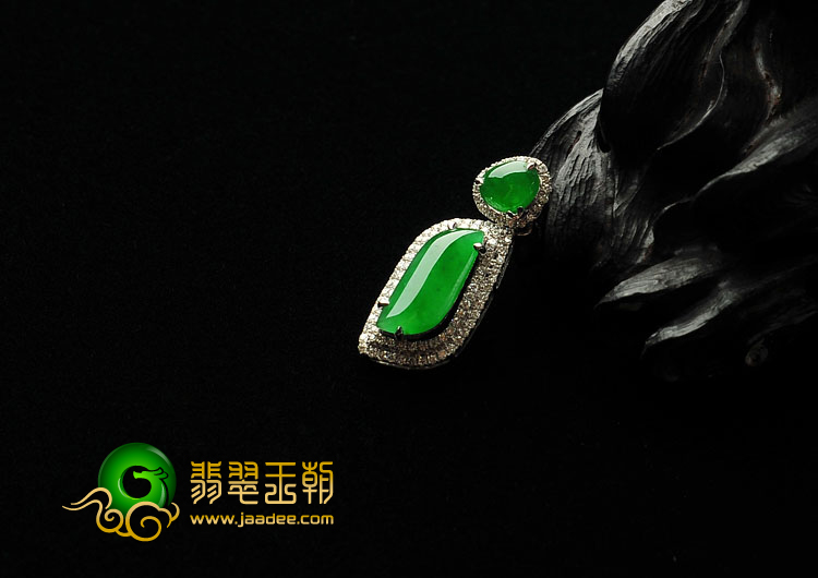 冰种阳绿缅甸翡翠A货镶白金胸坠（真钻）