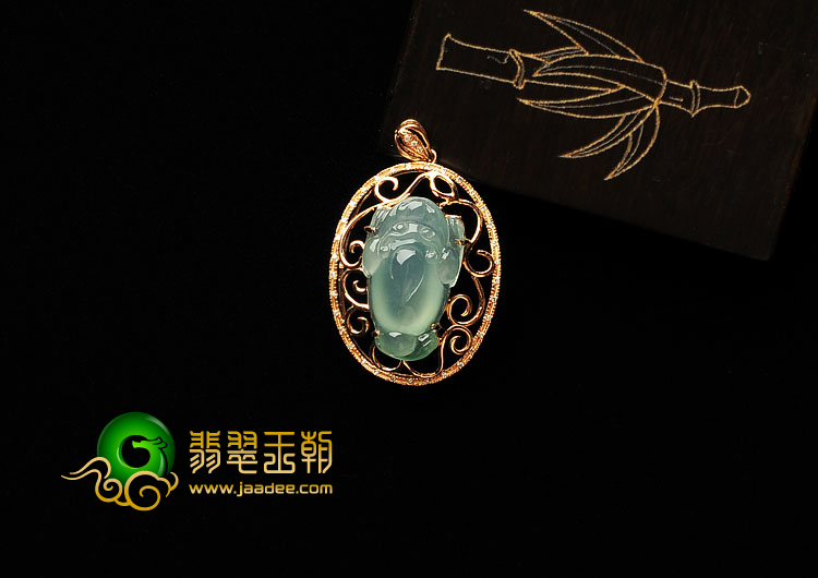 (超值推荐)冰种晴水缅甸翡翠A货镶玫瑰金金蟾胸坠（真钻）