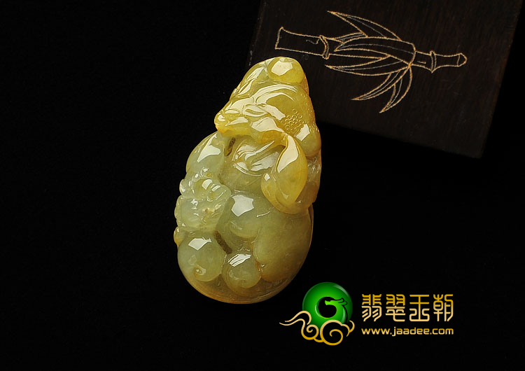 糯冰种黄翡缅甸翡翠A货招财进宝挂件