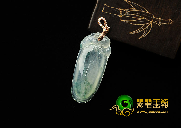 (超值推荐)冰种飘花缅甸翡翠A货福瓜挂件