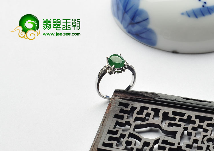 冰种绿晴水缅甸翡翠A货镶白金戒指（真钻）