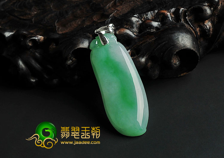冰种飘翠缅甸翡翠A货福瓜挂件（金扣）