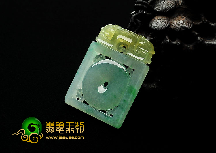 冰种黄加绿缅甸翡翠A货平安牌挂件