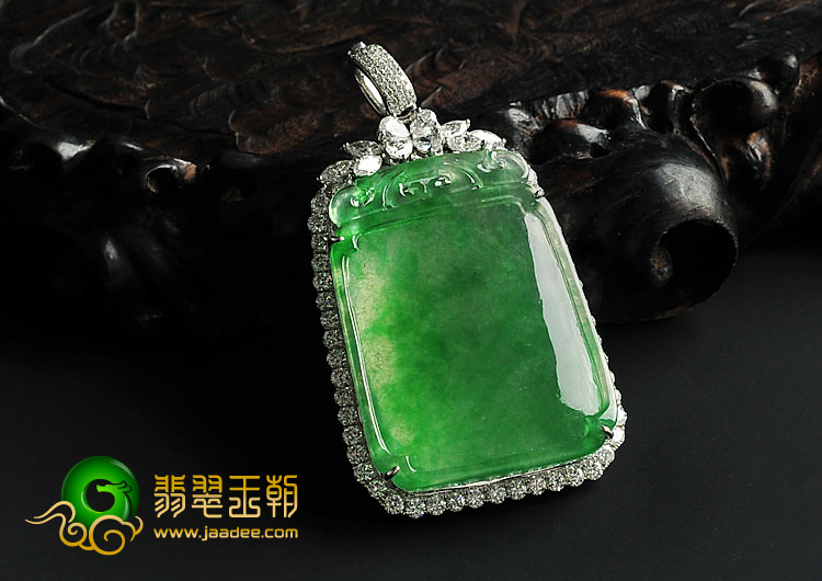 冰种翠色飘花缅甸翡翠A货镶白金胸坠（真钻）