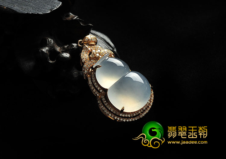 冰玻种无色缅甸翡翠A镶玫瑰金葫芦胸坠（真钻）
