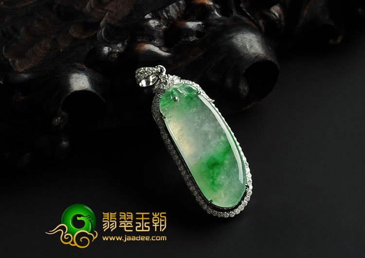 冰种飘翠缅甸翡翠A货镶白金福瓜胸坠（真钻）