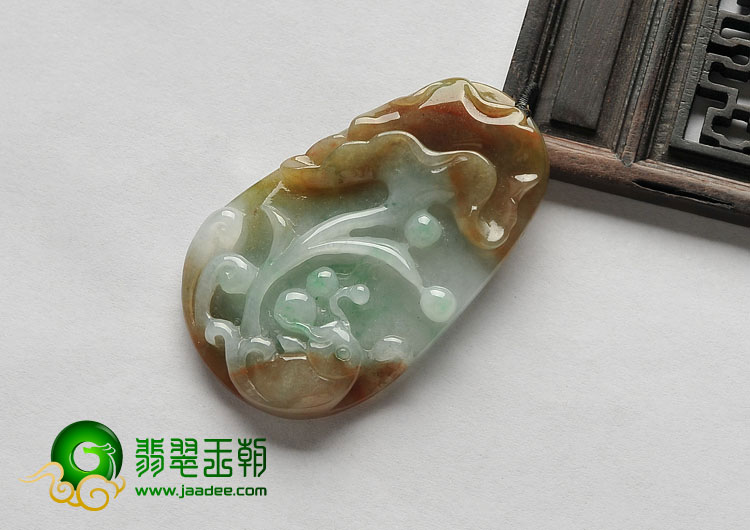 糯冰种三彩缅甸翡翠A货年年有余挂件