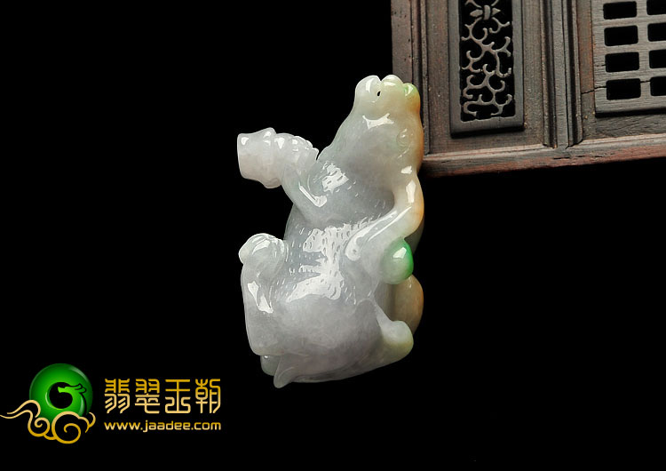 糯冰种三彩缅甸翡翠A货玉兔挂件
