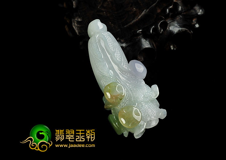 冰种淡三彩缅甸翡翠A货白菜挂件