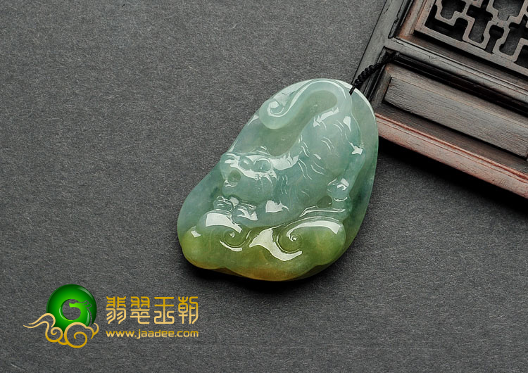 糯冰种褐黄翡飘花缅甸翡翠A货猛虎下山挂件