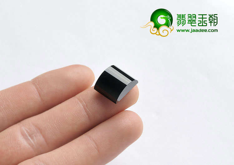 冰种墨翠缅甸翡翠A货马鞍戒面