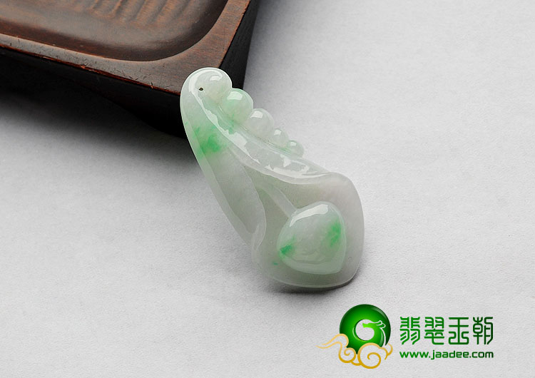 糯冰种白底青缅甸翡翠A货玉兰花挂件