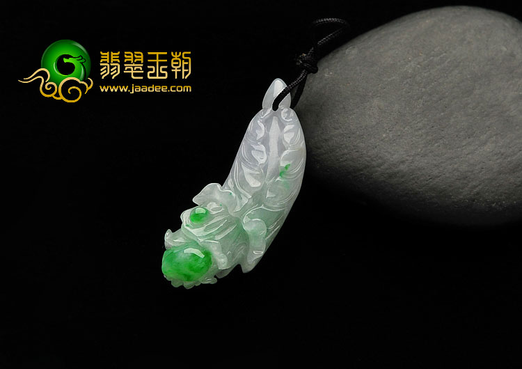 糯冰种淡春带彩缅甸翡翠A货白菜挂件