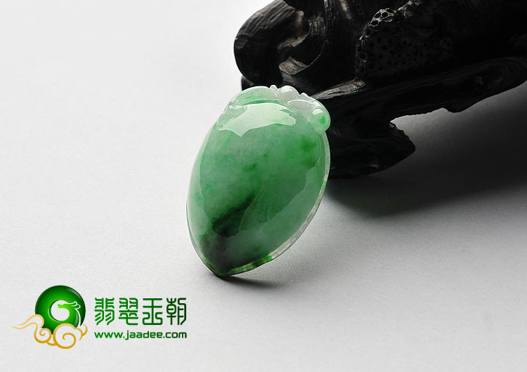 糯冰种飘翠缅甸翡翠A货寿桃挂件