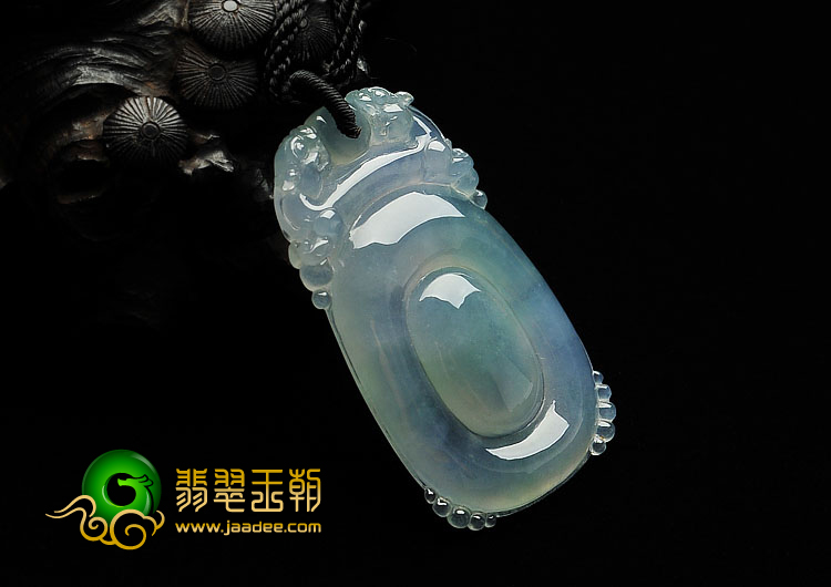 冰种淡春带彩缅甸翡翠A货福在眼前挂件