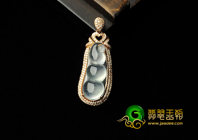 玻璃种无色缅甸翡翠A货镶玫瑰金四季豆胸坠（真钻）