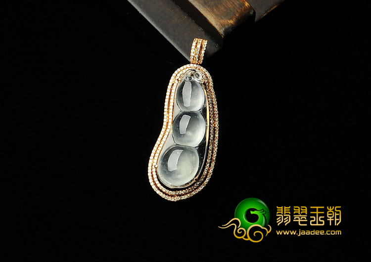 玻璃种无色缅甸翡翠A货镶玫瑰金四季豆胸坠（真钻）