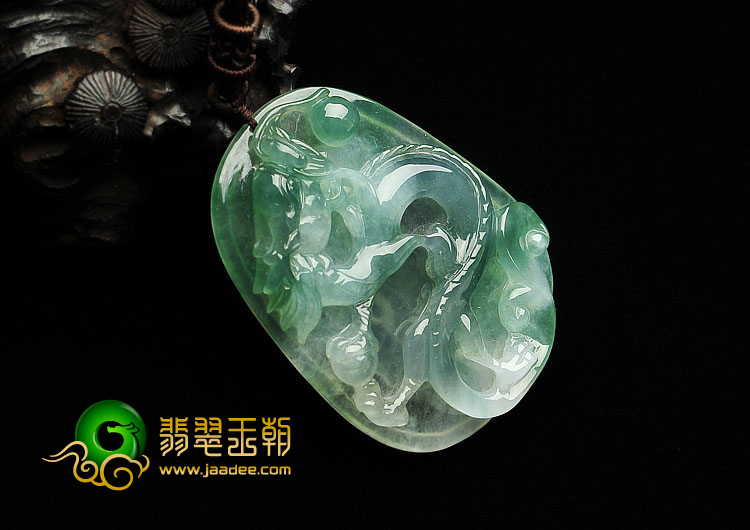 冰种飘花缅甸翡翠A货龙牌挂件