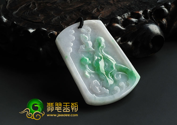 糯冰种淡春带彩缅甸翡翠A货年年有余挂件