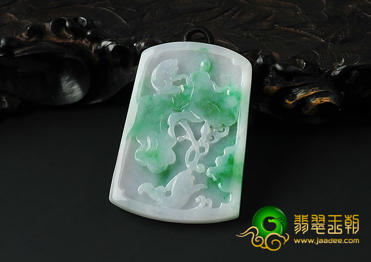 糯冰种淡春带彩缅甸翡翠A货年年有余挂件
