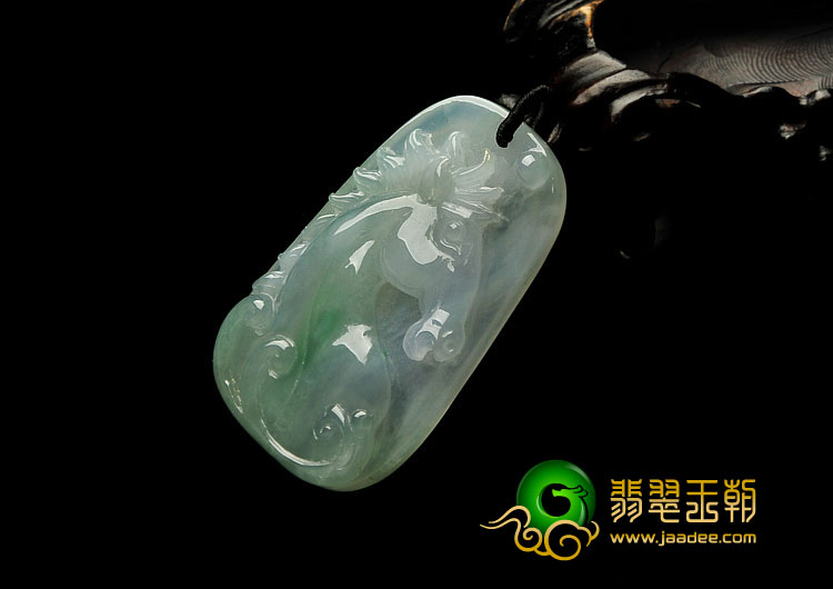 冰种略飘花缅甸翡翠A货马牌挂件