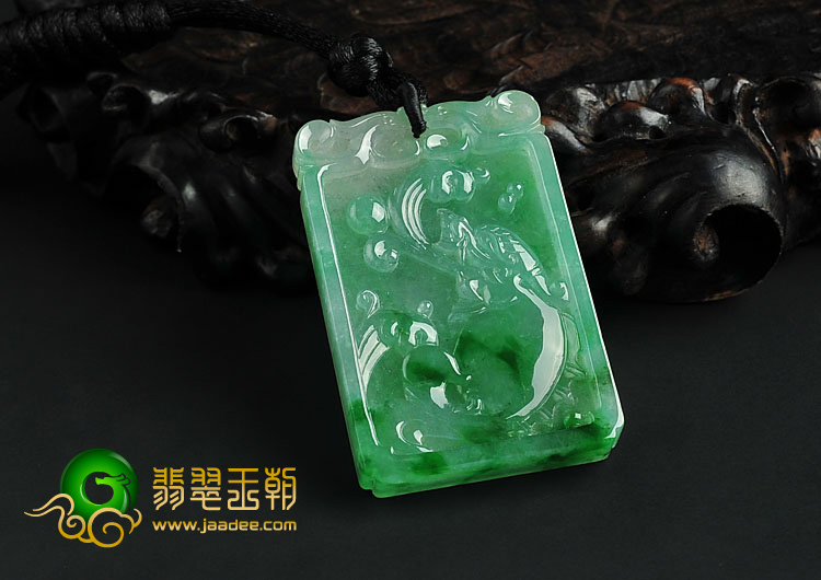 冰种翠色缅甸翡翠A货龙头鱼挂件