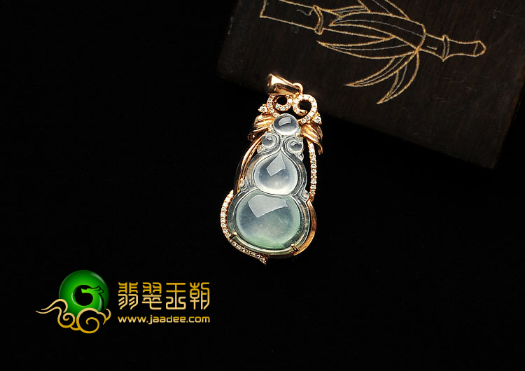 (超值推荐)冰玻种略飘花缅甸翡翠A货镶玫瑰金葫芦胸坠（真钻）