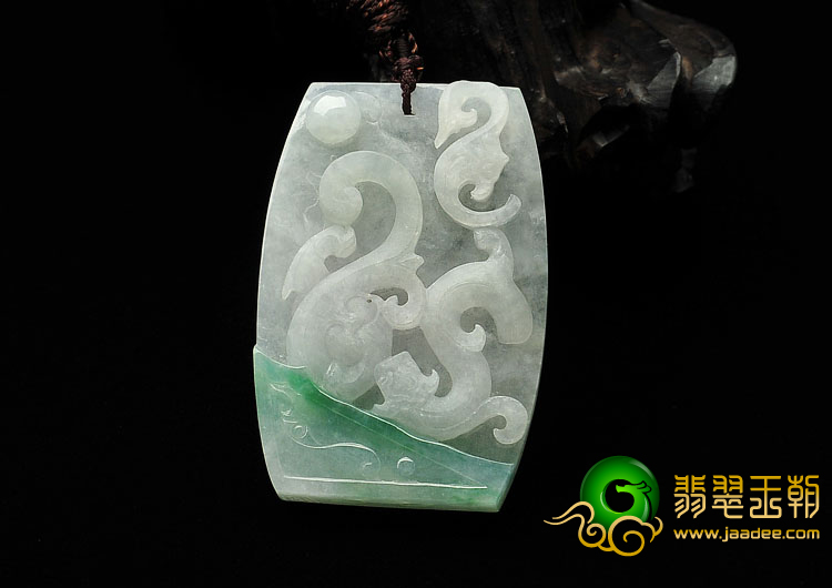 糯冰种飘翠缅甸翡翠A货仿古龙牌挂件