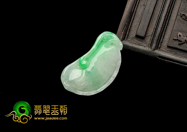 糯冰种飘翠缅甸翡翠A货福瓜挂件