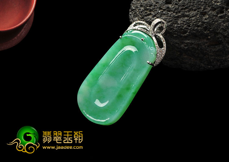 冰种飘翠缅甸翡翠A货镶白金福瓜挂件(真钻)