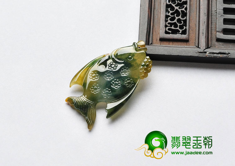 冰种褐黄翡飘花缅甸翡翠A货小鱼挂件