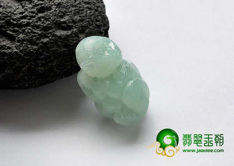 糯冰种晴水缅甸翡翠A货小猴子挂件